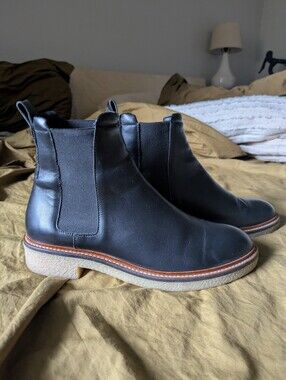 Everlane Leather Chelsea Boots